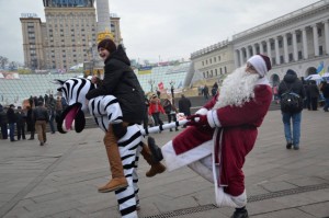 maydan_zebra_ded_moroz
