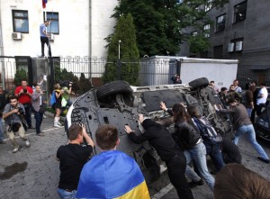 Акция протеста у посольства Российской Федерации в Киеве